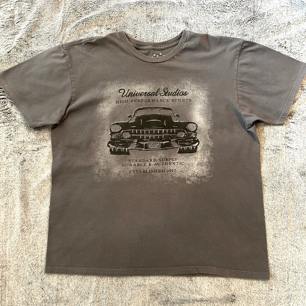 Universal Studios Tee size L